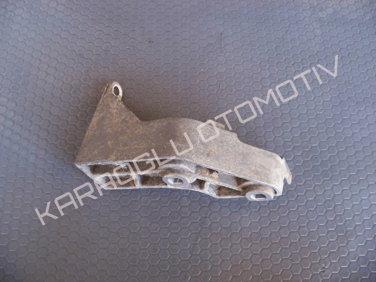 Trafic Mazot Pompa Ayağı Arka 8200157461