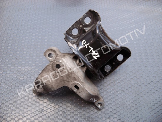 Clio Symbol Thalia Motor Takozu Kulağı Sağ 8200410267