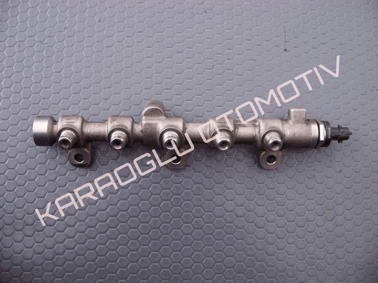 Trafic Enjektör Yakıt Rampası 2.0 Dci M9R 8200954113