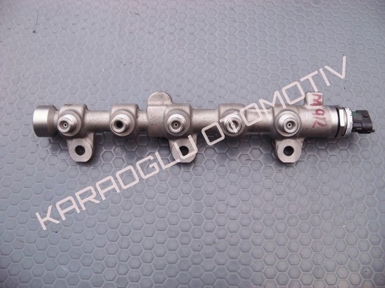 Trafic Enjektör Yakıt Rampası 2.0 Dci M9R 8200954113