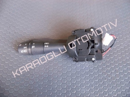 Clio 4 Captur Far Sinyal Kumanda Kolu 8201167978