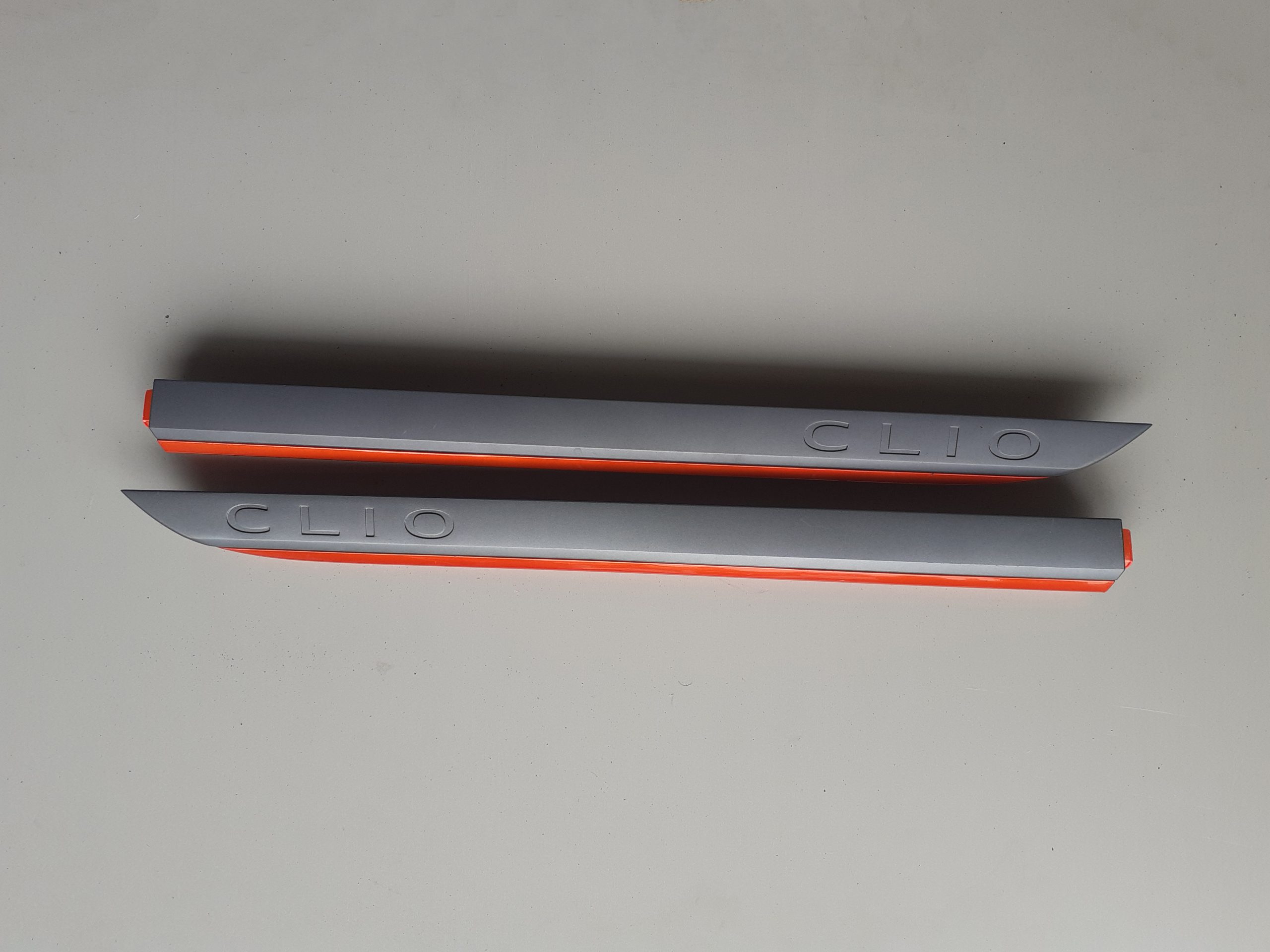 Clio V Arka Kapı Bandı 990462539R 990472340R