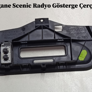 7700426265 Renault Megane Scenic Radyo Gösterge Çerçevesi